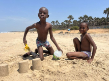 03 gambia-strand-kids-01