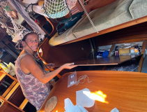 brasilien-jacare-marina-arbeiten-am-boot-04
