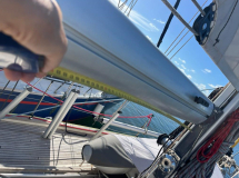 brasilien-jacare-marina-arbeiten-am-boot
