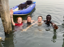 23  gambia-kastraprojekt-lamin-lodge-abschlussschwimmen